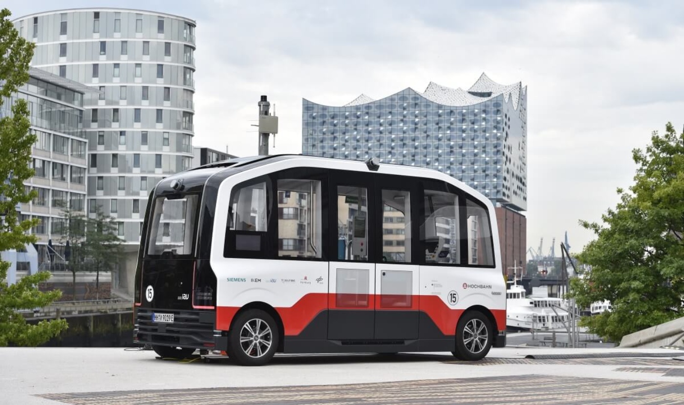 HEAT in Hamburg: Fahrer- aber nicht orientierungslos: Der HEAT sucht sich seit 2019 seinen Weg durch die Hamburger Hafencity. © Hochbahn Hamburg 
