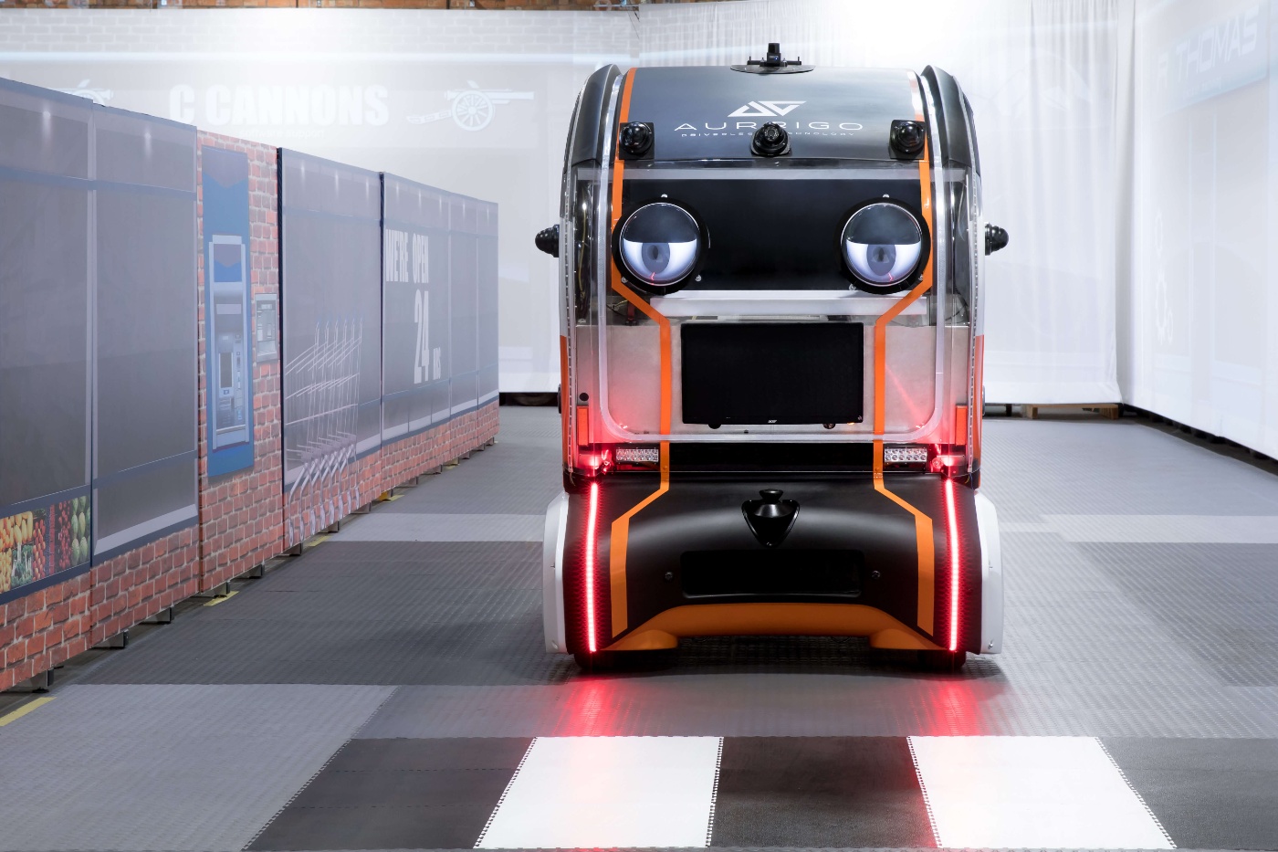 Mit Blickkontakt sicher durch den Verkehr: Der "Pod" des britischen Herstellers Jaguar Land Rover setzt auf altbewährte Mittel. © Jaguar Land Rover 