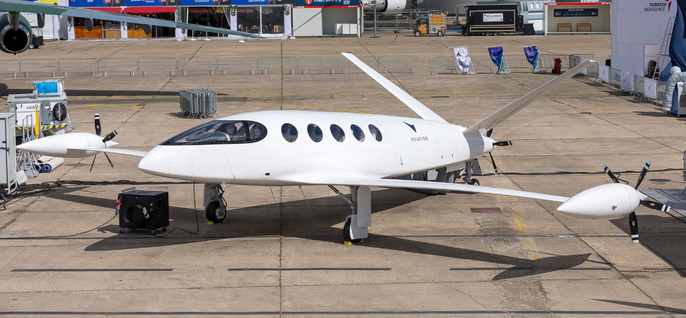 Futuristisches Design: Der Kurzstreckenflieger Alice mit E-Antrieb fällt ins Auge. © Eviation 