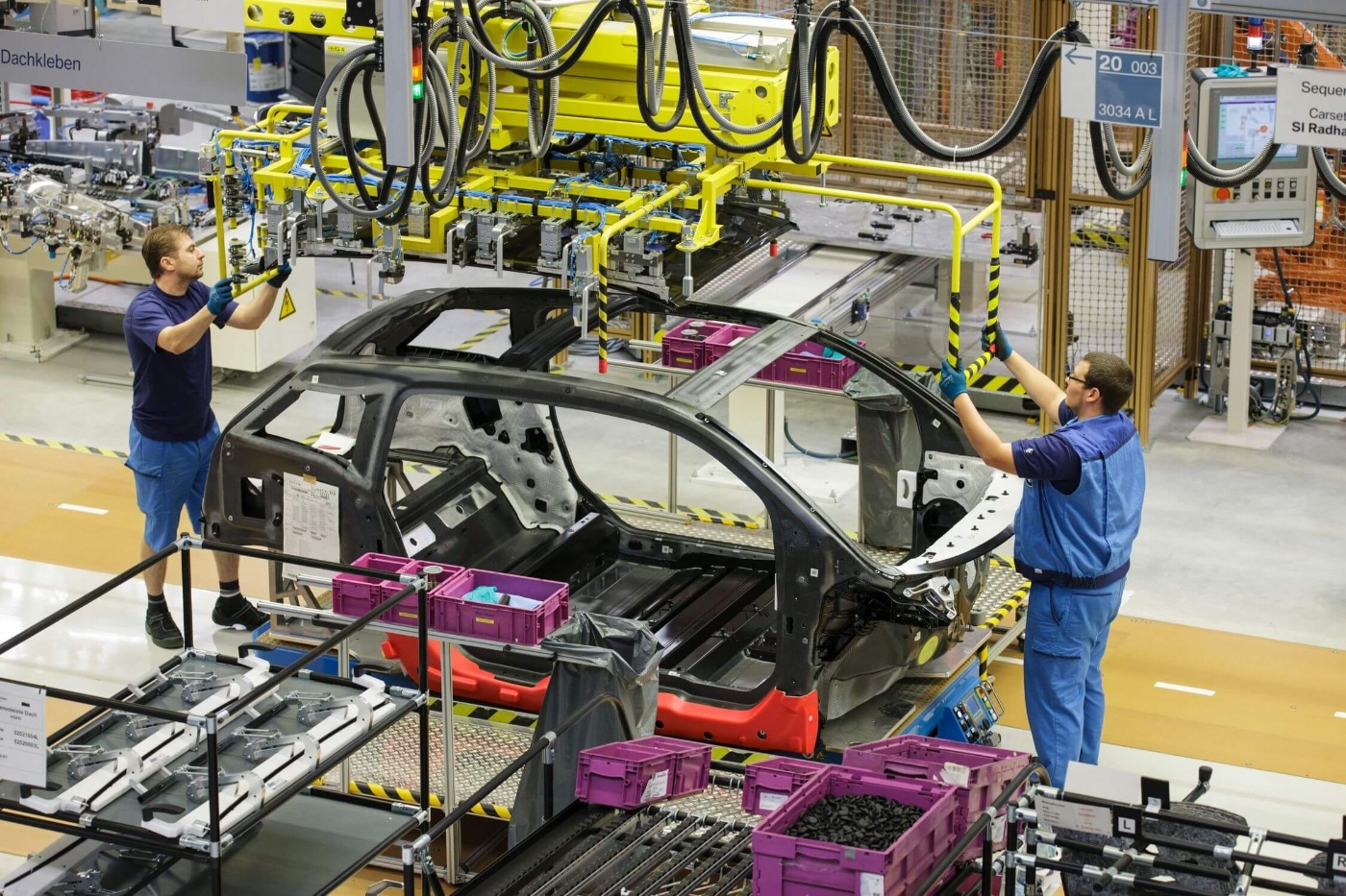 Nachhaltigkeit bei der Produktion des BMW i3: 25 Prozent der für die thermoplastischen Außenteile verwendeten Materialien wurden recycelt oder stammen aus erneuerbaren Ressourcen © BMW 