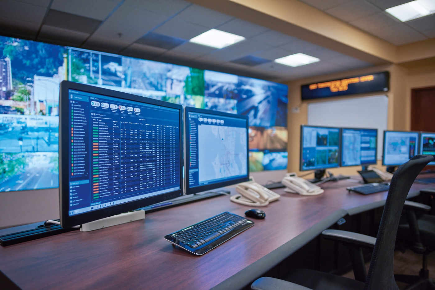 Whether intelligent transportation infrastructure or energy systems - digital control of systems plays an important role. © Siemens