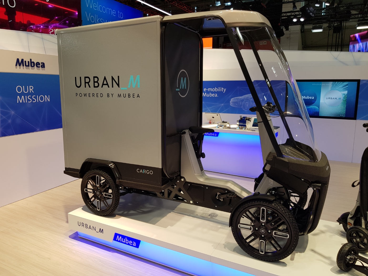 Automotive supplier Mubea has applied its automotive know-how to the requirements of last-mile logistics and developed the U-Mobility Cargo, a four-wheeled pedelec for delivery services that, according to the company, differentiates itself from the competition in terms of robustness, design, ergonomics, load volume and payload. Also of interest to the mass market are Mubea's global manufacturing capacities, which should enable flexible scaling of production.