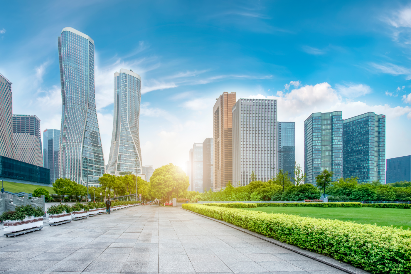 Traffic congestion, lack of parking spots, air pollution, climate change, and rising gasoline and electricity costs – this is where Mobility as a Service comes in to provide new solutions.