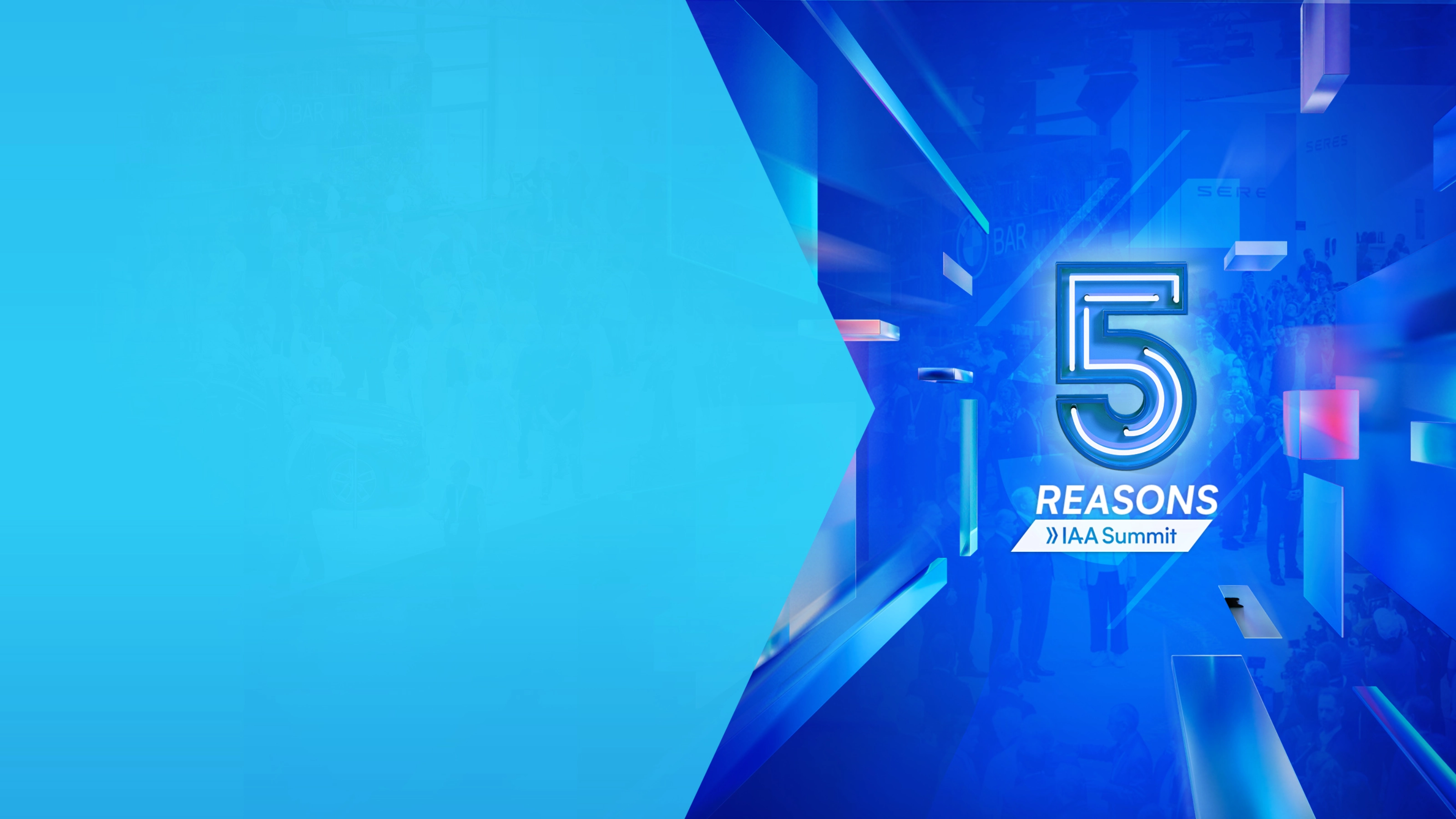 Hintergrund mit der Überschrift „5 Reasons“ für den IAA Summit, zeigt eine große Neon-Zahl 5 auf blauem Hintergrund mit abstrakten Formen und angedeutetem Messepublikum.