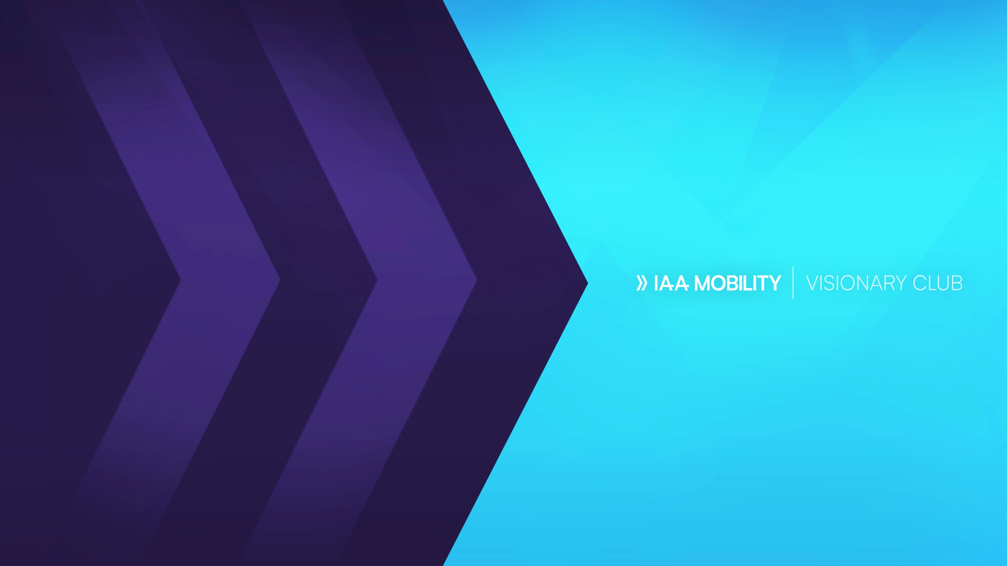Abstrakter Hintergrund mit dunkelvioletten Pfeilen nach rechts auf blauem Farbverlauf, rechts steht der Text „IAA Mobility | Visionary Club“.