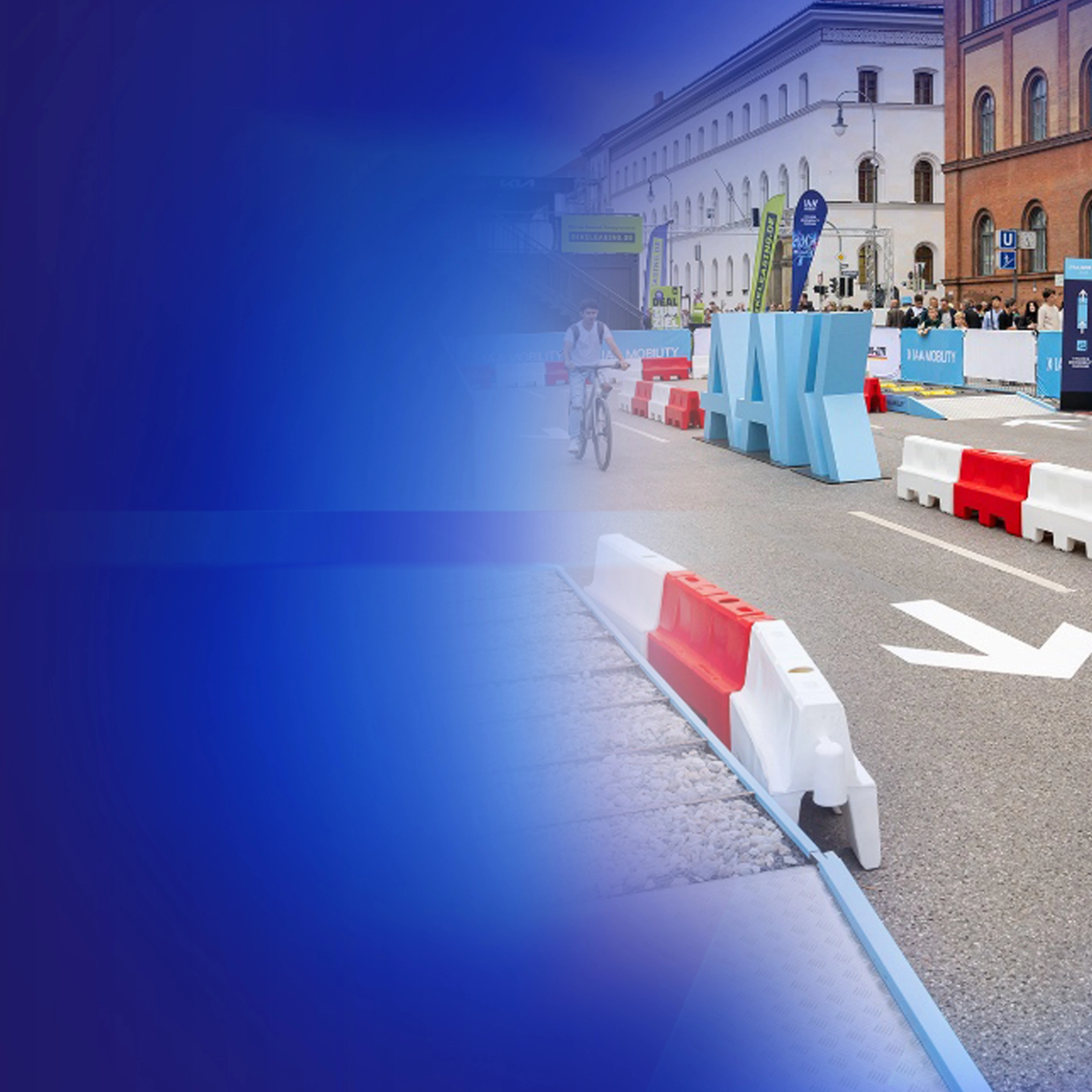 Werbebanner mit Radfahrer auf einem Testparcours im Freien.
