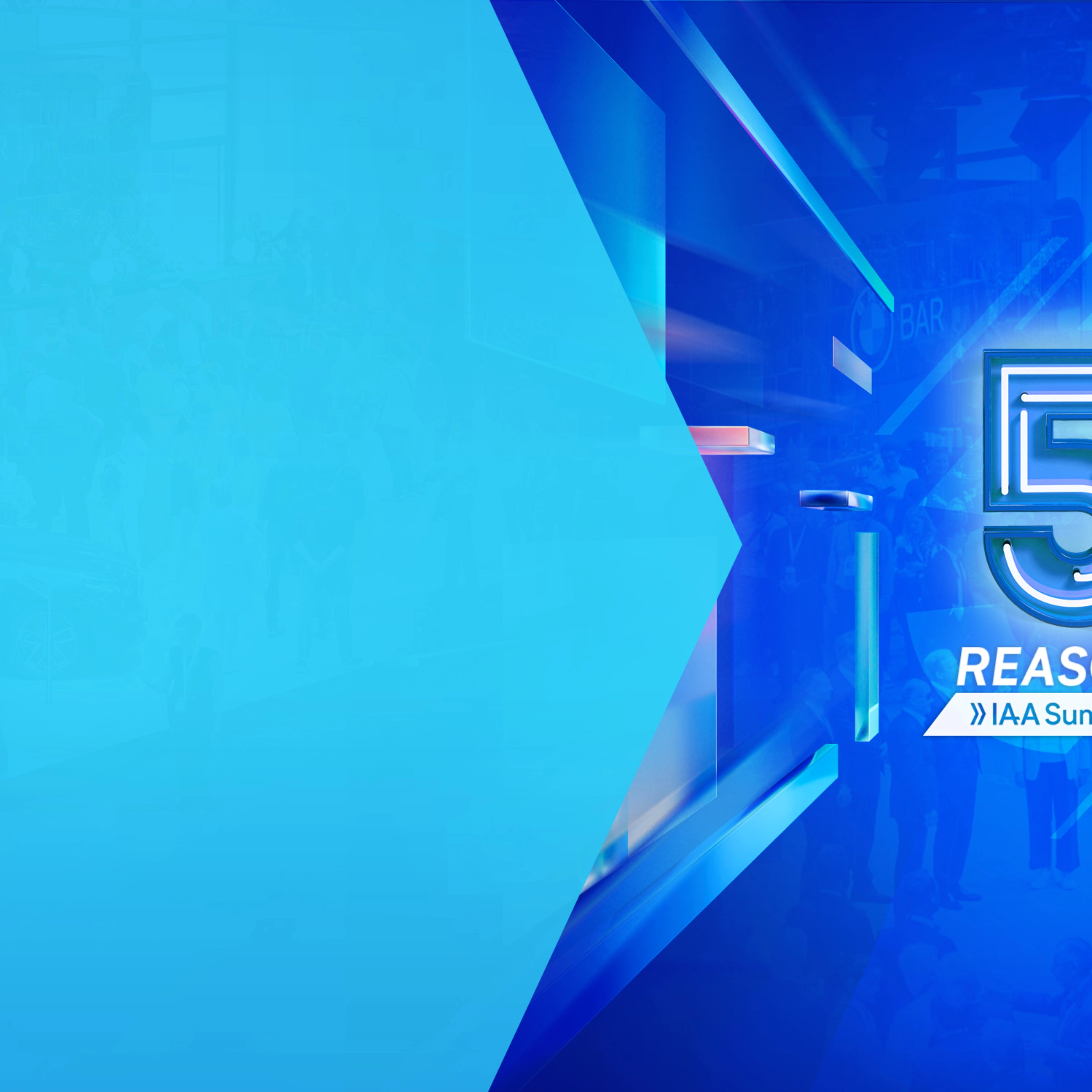Hintergrund mit der Überschrift „5 Reasons“ für den IAA Summit, zeigt eine große Neon-Zahl 5 auf blauem Hintergrund mit abstrakten Formen und angedeutetem Messepublikum.