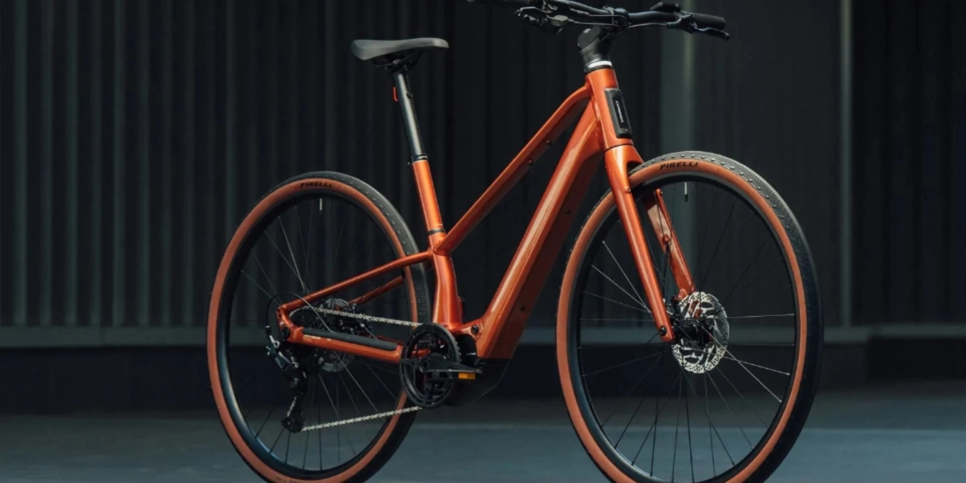 Orbea E-Bike in einer Studioumgebung präsentiert.
