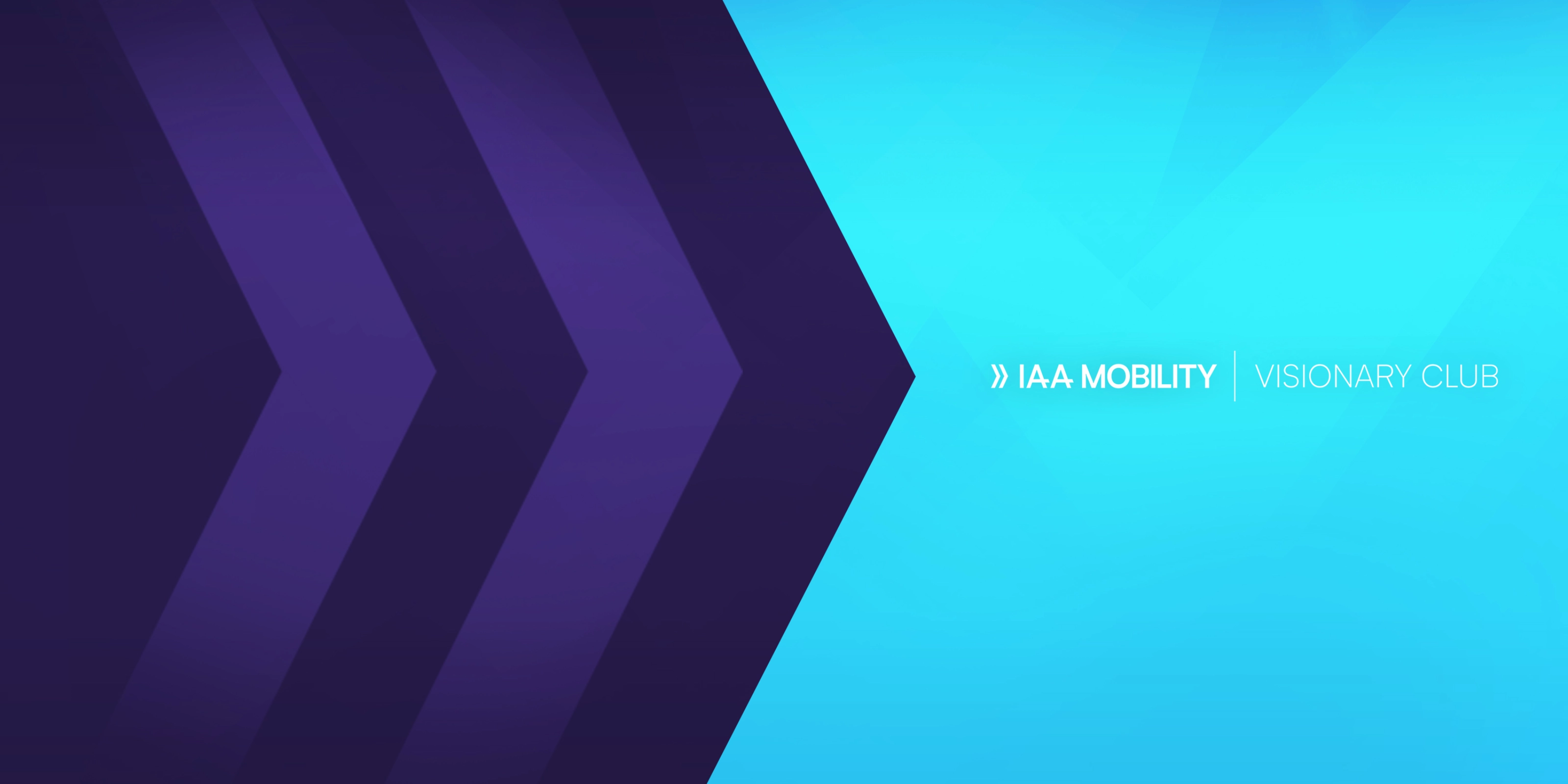 Abstrakter Hintergrund mit dunkelvioletten Pfeilen nach rechts auf blauem Farbverlauf, rechts steht der Text „IAA Mobility | Visionary Club“.