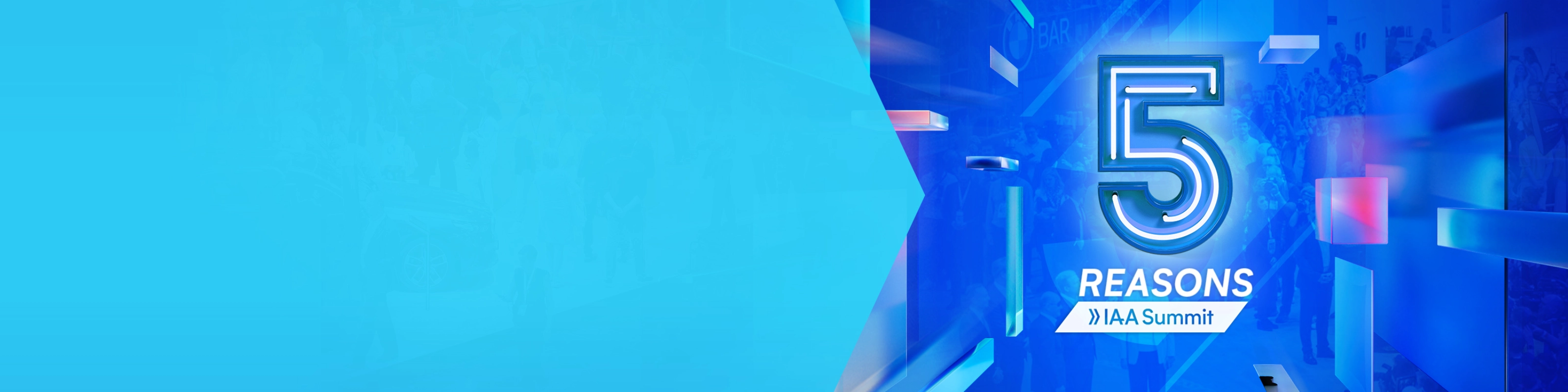 Hintergrund mit der Überschrift „5 Reasons“ für den IAA Summit, zeigt eine große Neon-Zahl 5 auf blauem Hintergrund mit abstrakten Formen und angedeutetem Messepublikum.