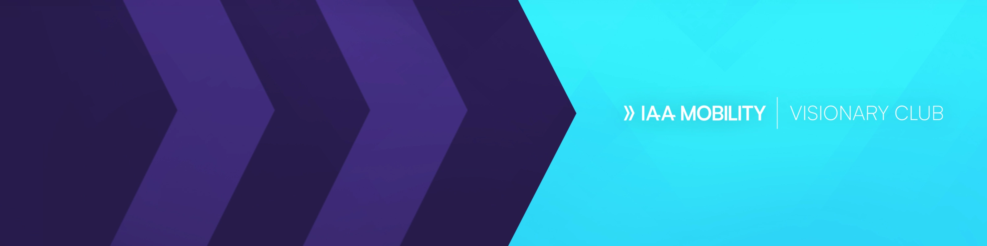 Abstrakter Hintergrund mit dunkelvioletten Pfeilen nach rechts auf blauem Farbverlauf, rechts steht der Text „IAA Mobility | Visionary Club“.
