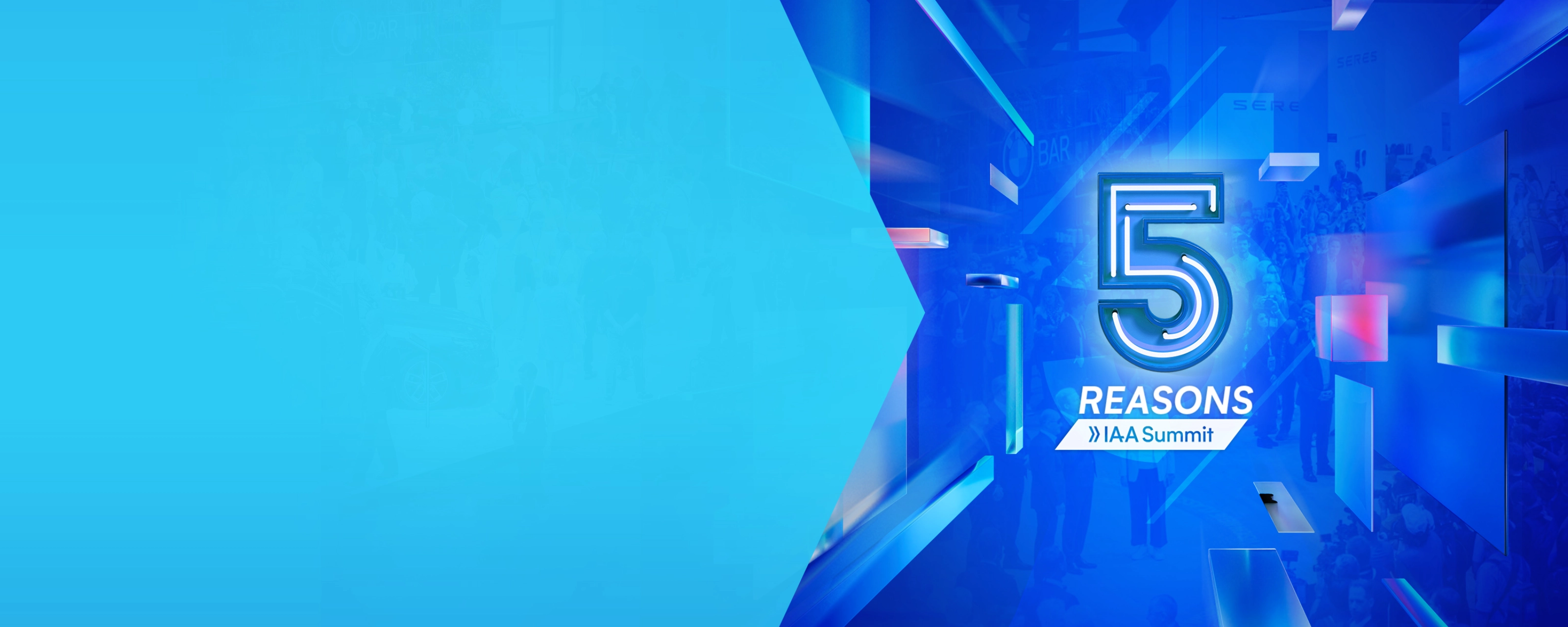 Hintergrund mit der Überschrift „5 Reasons“ für den IAA Summit, zeigt eine große Neon-Zahl 5 auf blauem Hintergrund mit abstrakten Formen und angedeutetem Messepublikum.