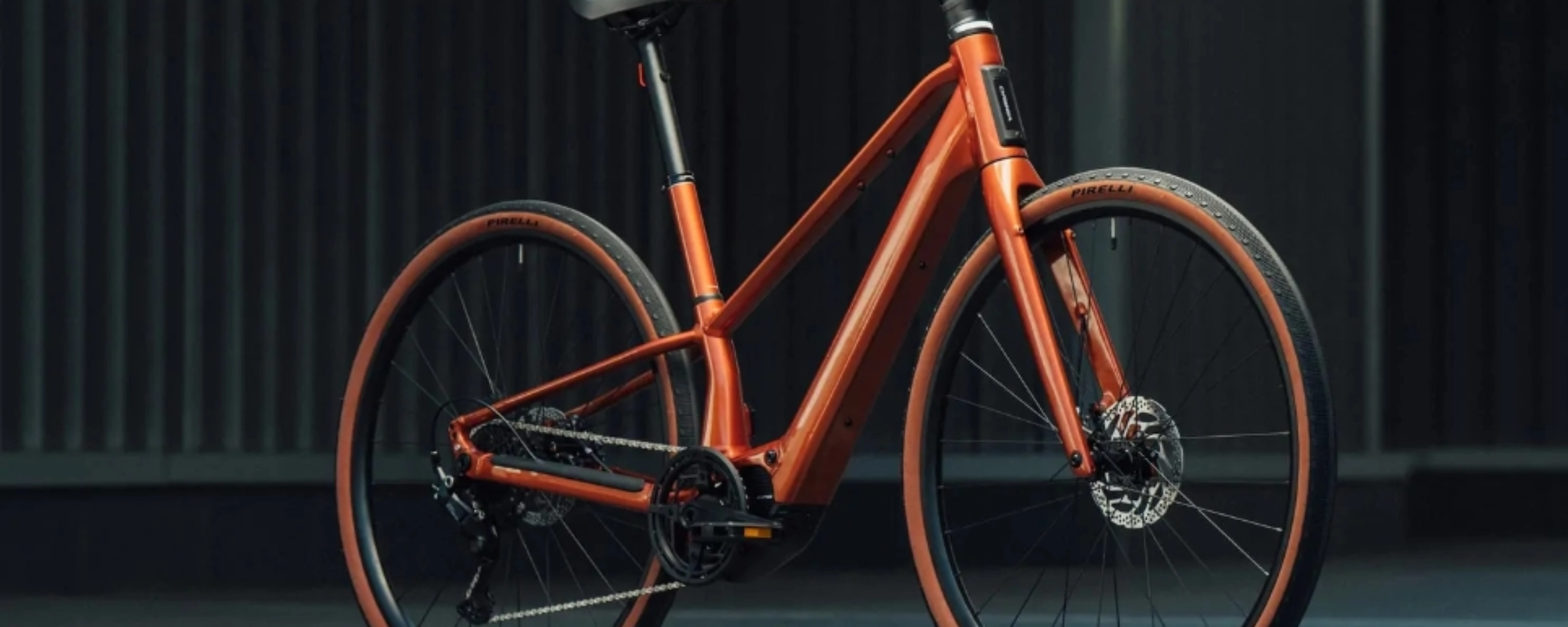 Orbea E-Bike in einer Studioumgebung präsentiert.