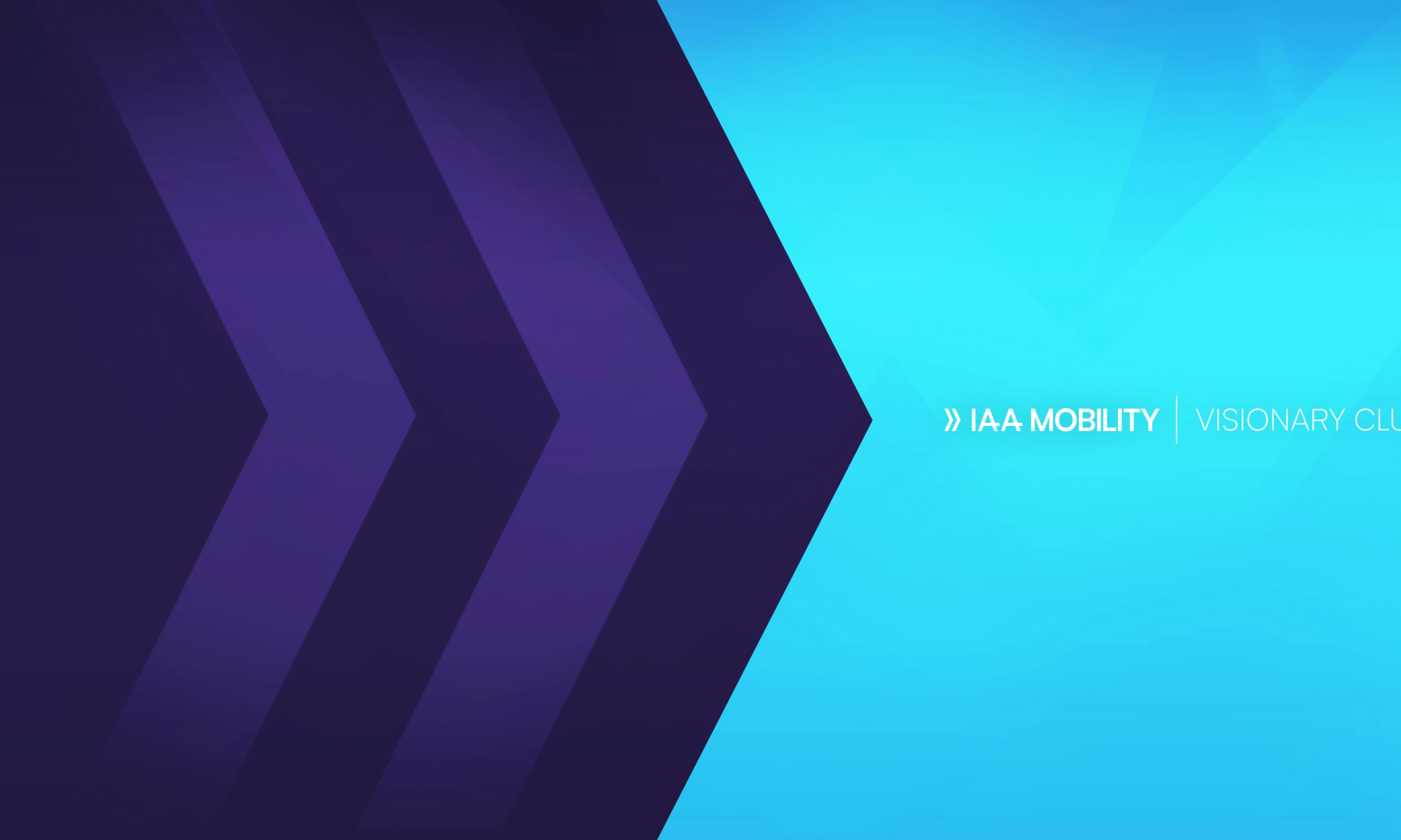 Abstrakter Hintergrund mit dunkelvioletten Pfeilen nach rechts auf blauem Farbverlauf, rechts steht der Text „IAA Mobility | Visionary Club“.