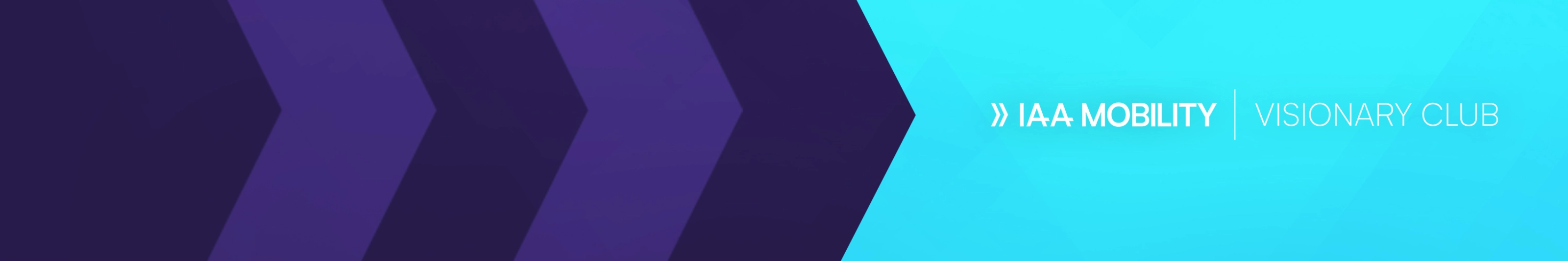Abstrakter Hintergrund mit dunkelvioletten Pfeilen nach rechts auf blauem Farbverlauf, rechts steht der Text „IAA Mobility | Visionary Club“.