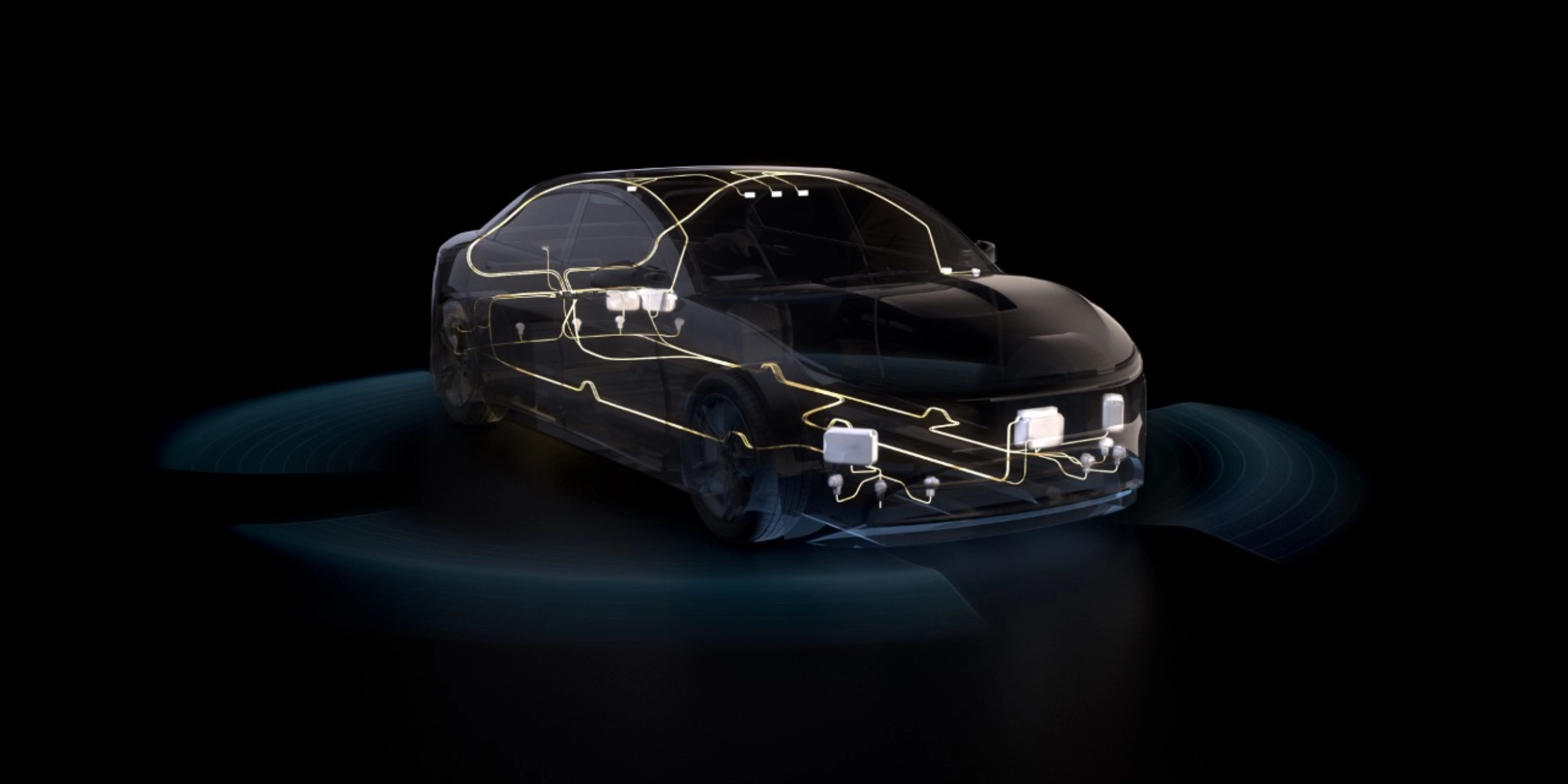 Transparentes Auto mit sichtbarer Elektronik und leuchtenden Sensorwellen.