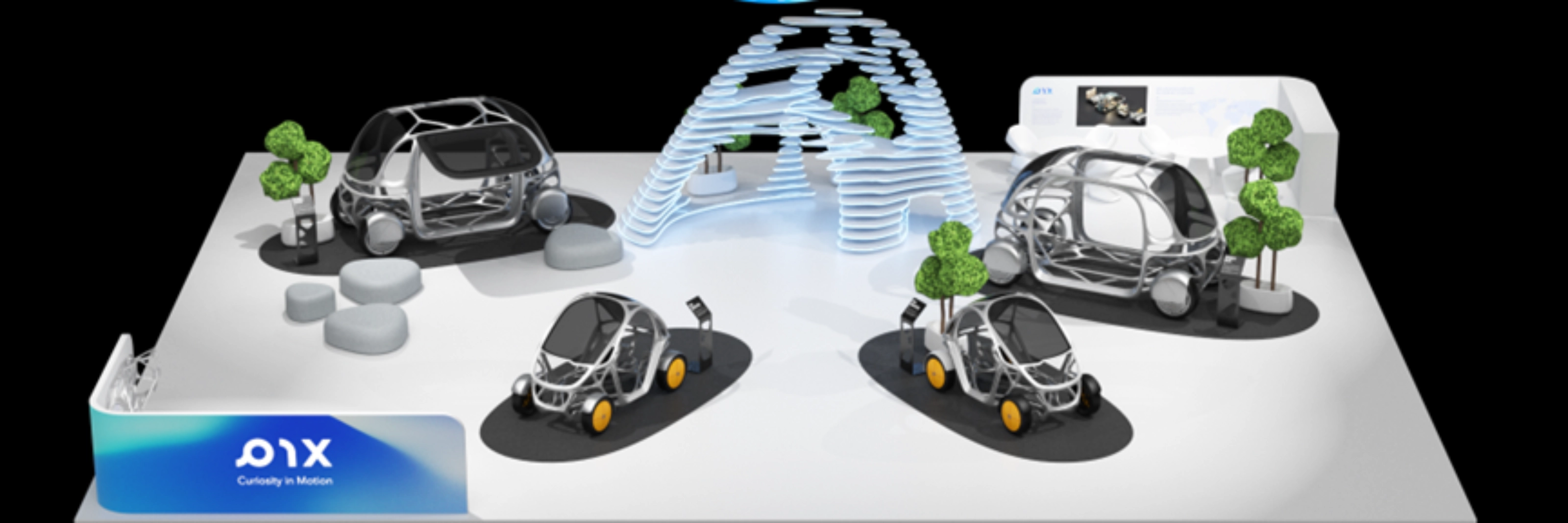 Messestand mit futuristischen Minifahrzeugen, Lichtkuppel und digitalen Anzeigen.
