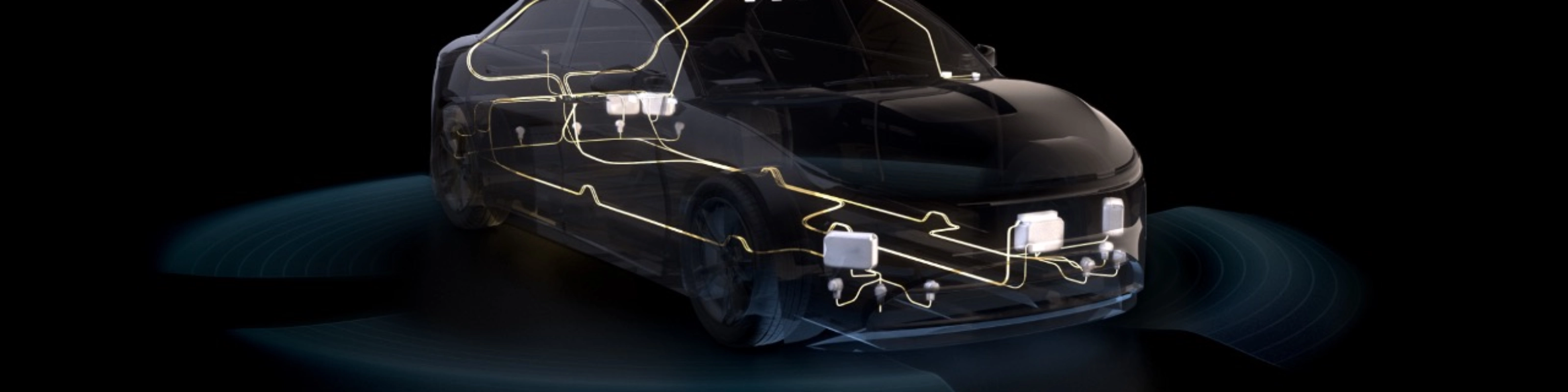Transparentes Auto mit sichtbarer Elektronik und leuchtenden Sensorwellen.