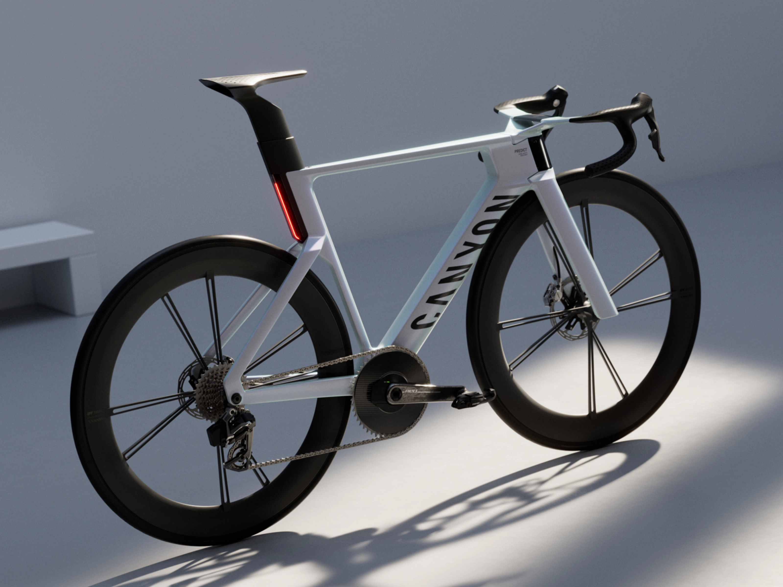 Schräge Heckansicht eines Canyon Rennrads mit aerodynamischem Rahmen.