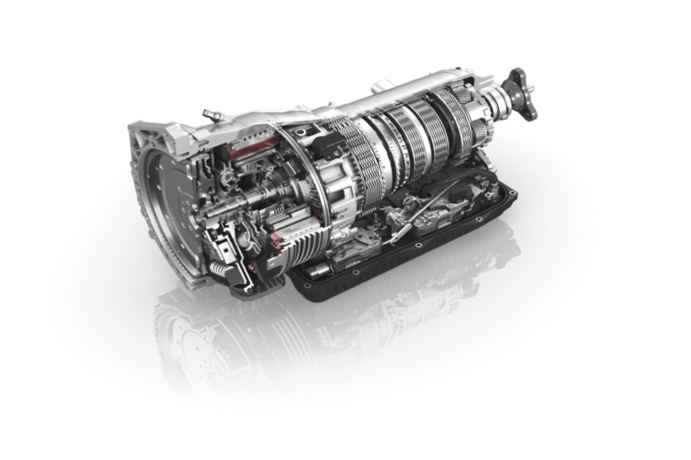 Detaillierte Schnittansicht eines ZF-Automatikgetriebes vor weißem Hintergrund.