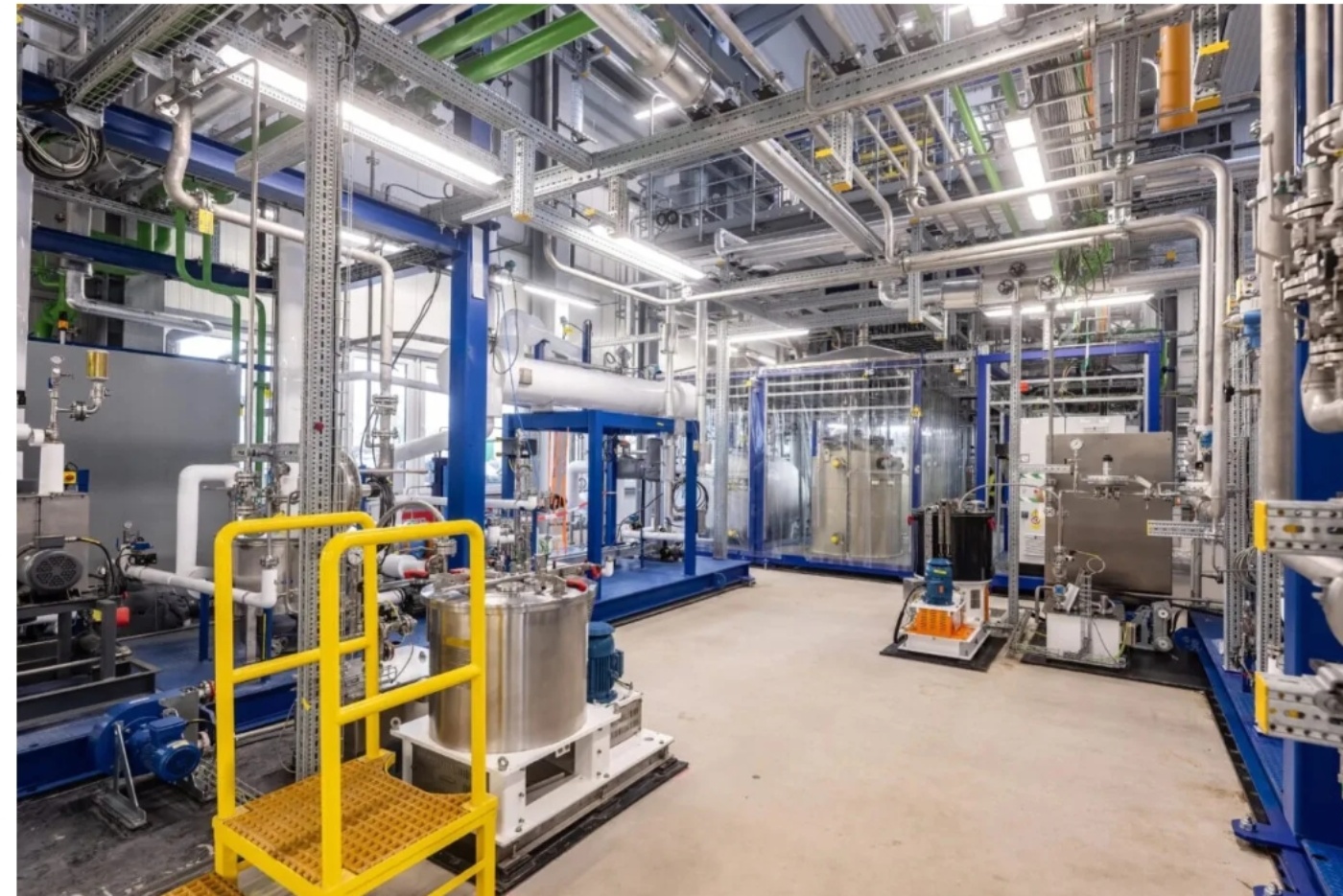Laborausrüstung von Vulcan Energy zur Produktion von Lithiumhydroxidmonohydrat in Batteriequalität.