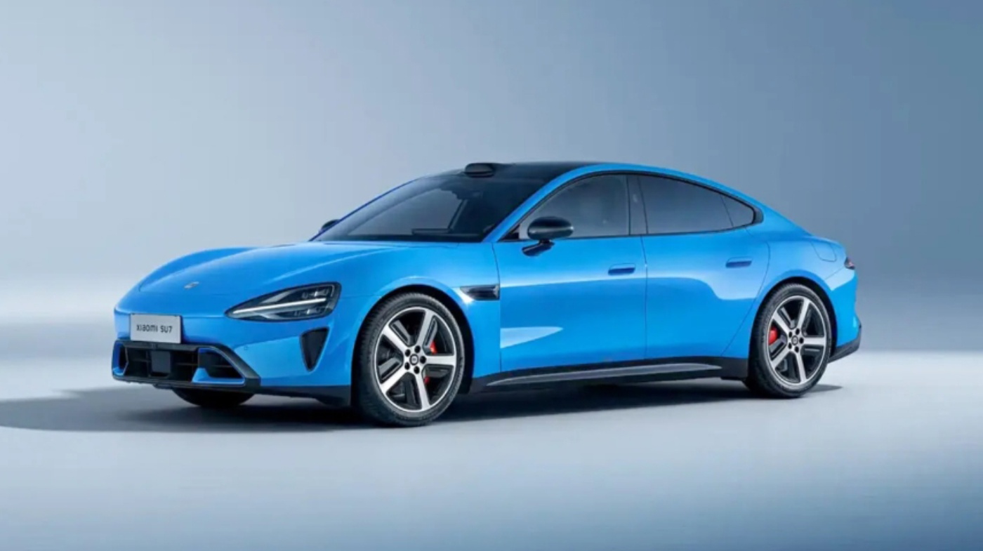 Blue Xiaomi SU7 sedan shown in side view on a neutral background.